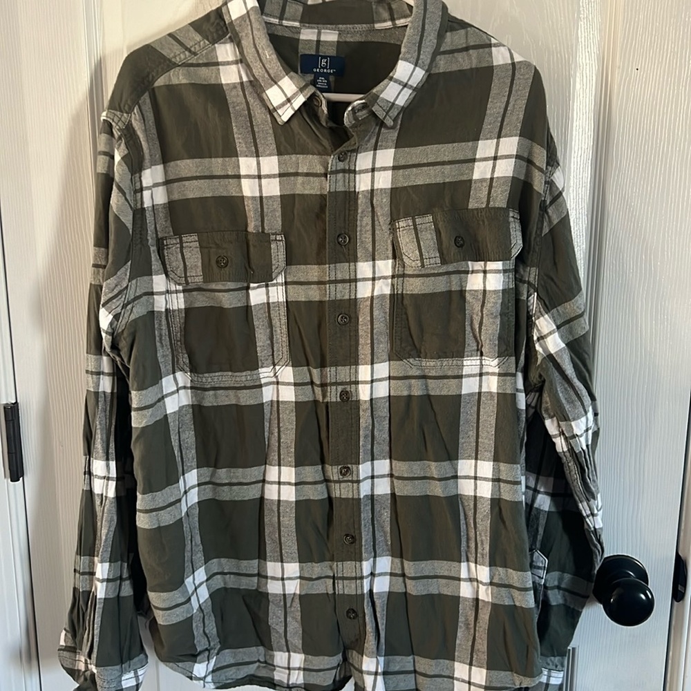 Men’s 2XL button up flannel shirt. 50-52.